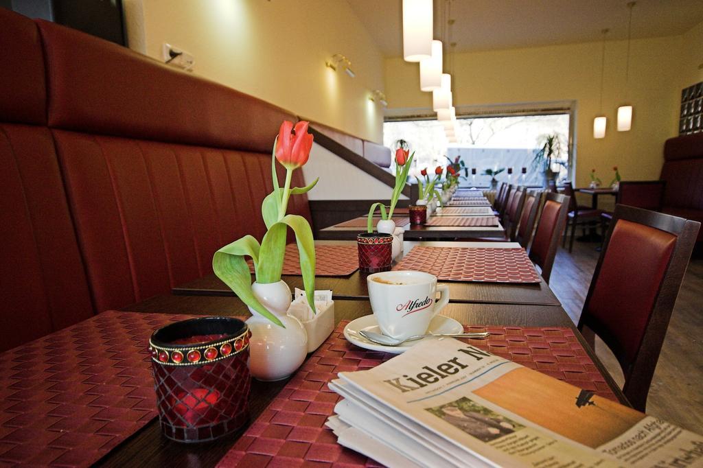 Hotel Wiking Кил Екстериор снимка