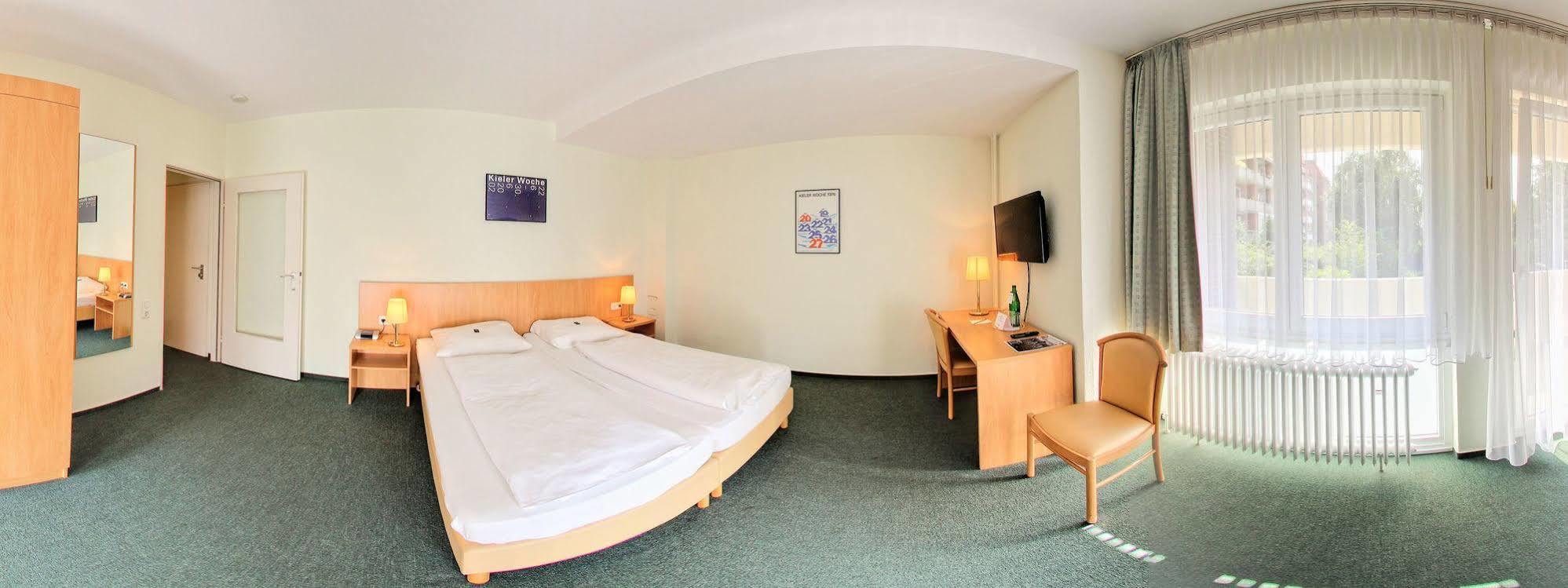 Hotel Wiking Кил Екстериор снимка