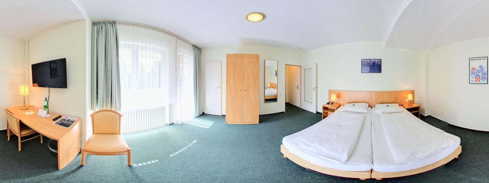 Hotel Wiking Кил Екстериор снимка