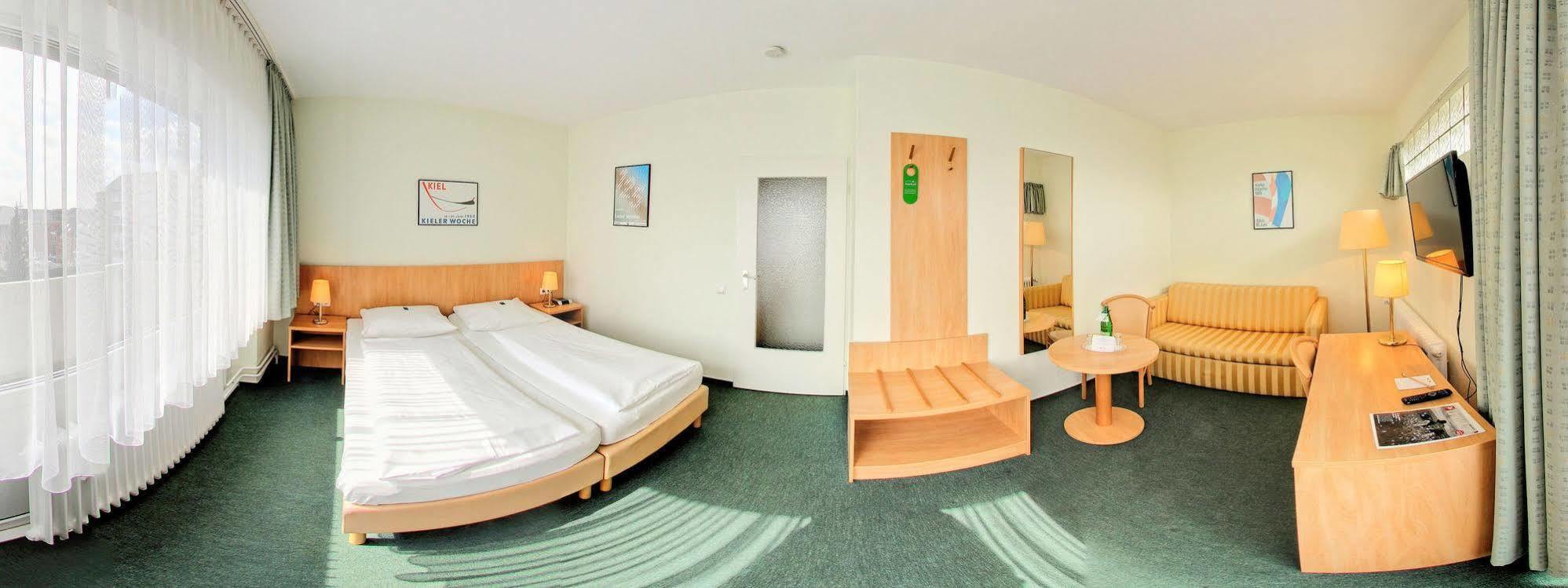 Hotel Wiking Кил Екстериор снимка